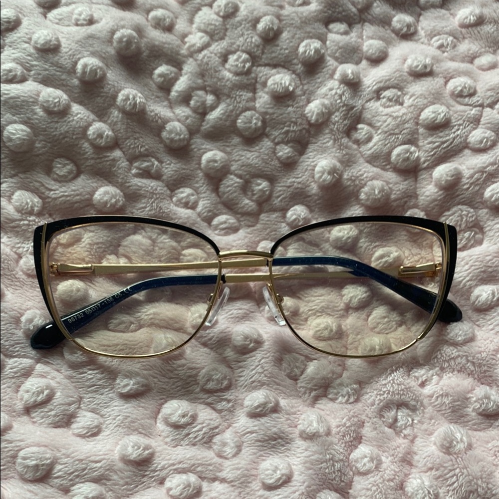 Woman’s blue light glasses